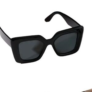 🆕NIP: Black Large Chic Sunglasses